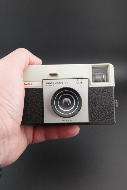 Vintage 1960's Kodak Instamatic 25 Retro 126 Film Camera +  Case & Instructions