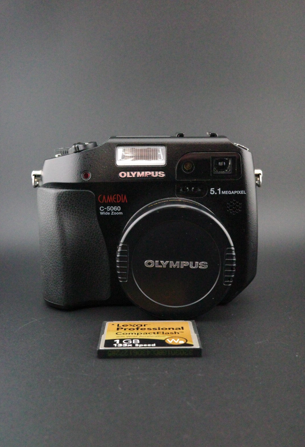 Olympus CAMEDIA C-5060 Retro 5.1MP Flip Screen Digital Camera + Card - Working