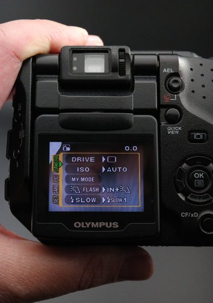 Olympus C-5060 Wide Zoom 5.1MP Camera + 512MB CF Card, New Battery and Bag