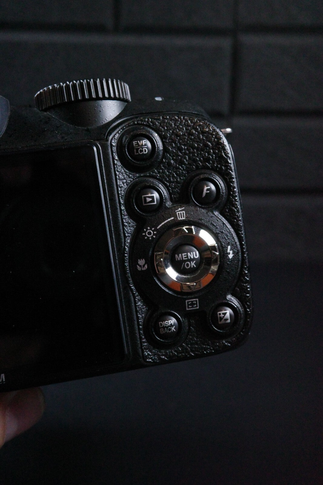 Fujifilm FinePix S2950 14.0MP Digital Camera + Batteries - Tested & Working