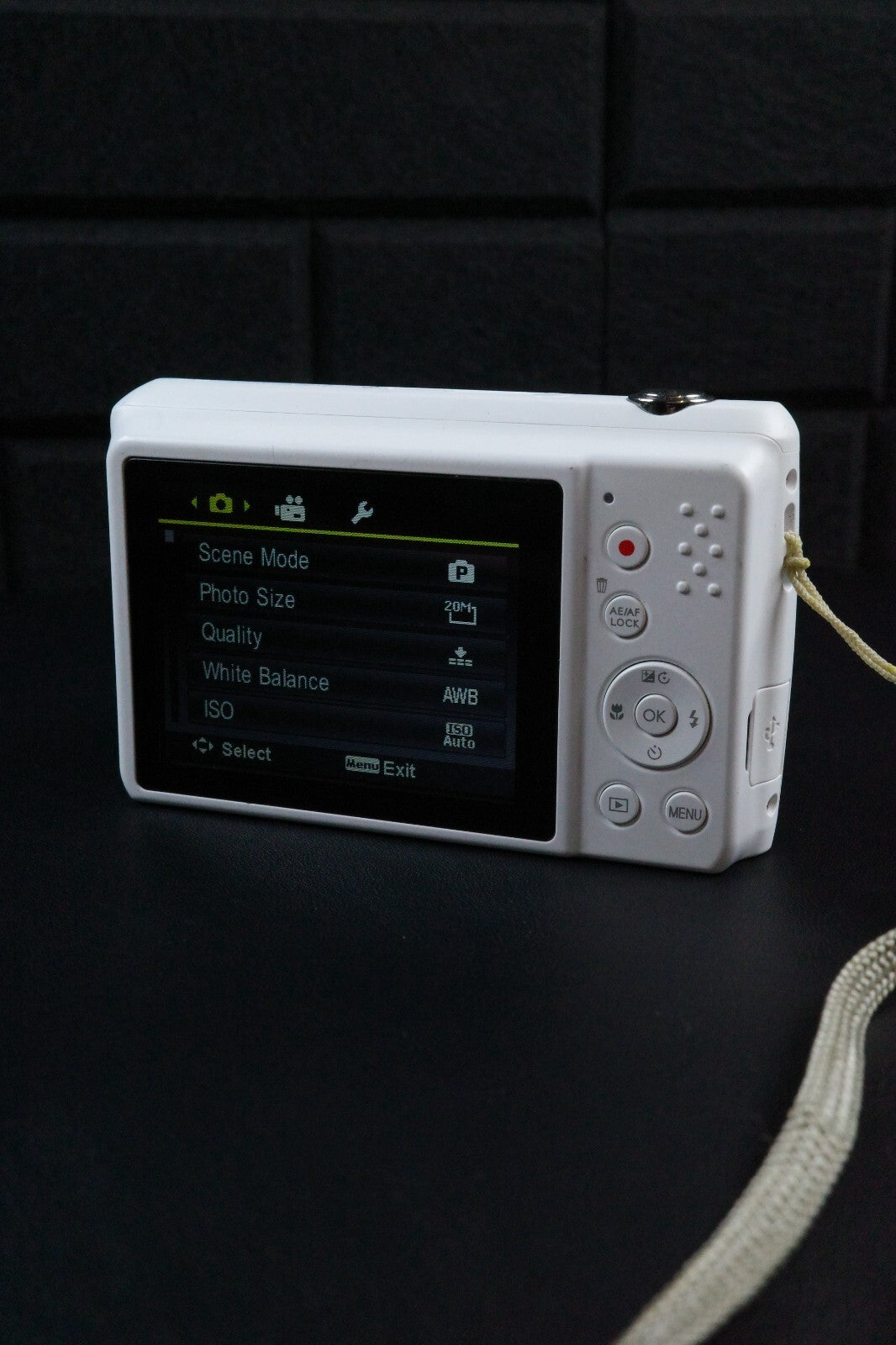 Praktica Luxmedia Z212 20MP Digital Camera – White + Battery - Tested & Working