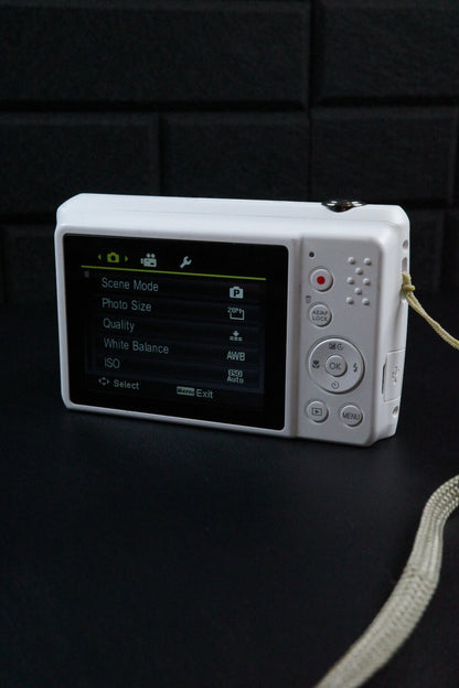 Praktica Luxmedia Z212 20MP Digital Camera – White + Battery - Tested & Working