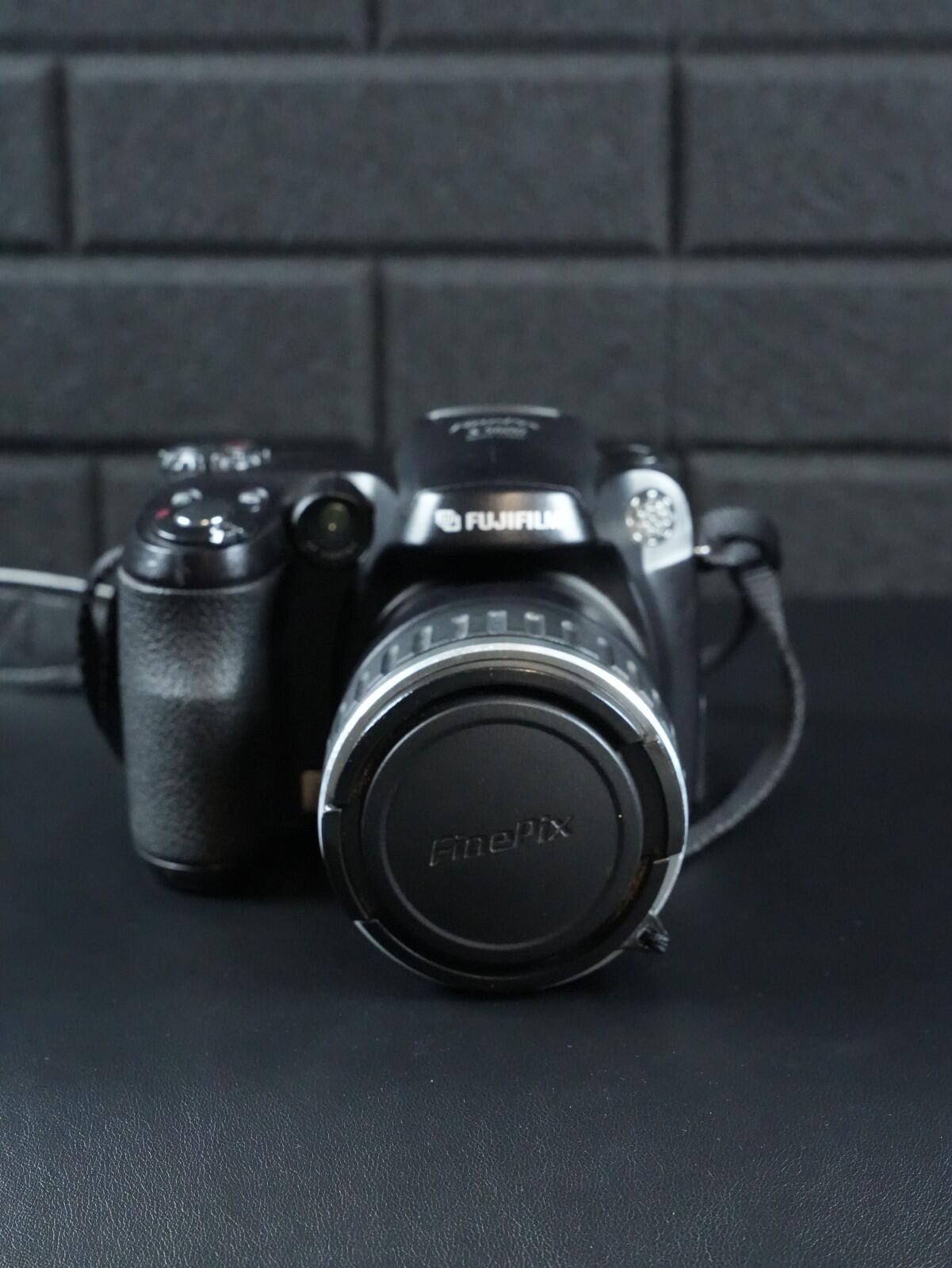 Fujifilm FinePix S5600 Compact Digital Bridge Camera 5MP 10x Zoom - Working