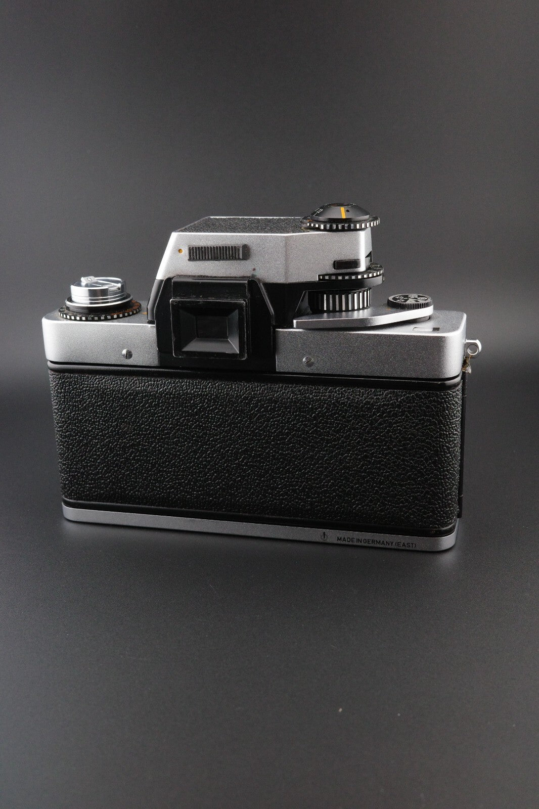 Exakta RTL 1000 35mm Vintage Camera, TTL Penta Prism - Body Only - Untested