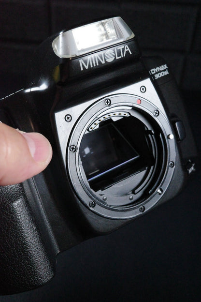 Minolta Dynax 300si Vintage 1990's 35mm SLR Film Camera + 28-80mm Lens - Working