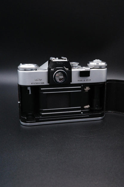 Zenit-E 35mm Vintage SLR Film Camera – Burgundy Faux Leather - Spares or Reapir