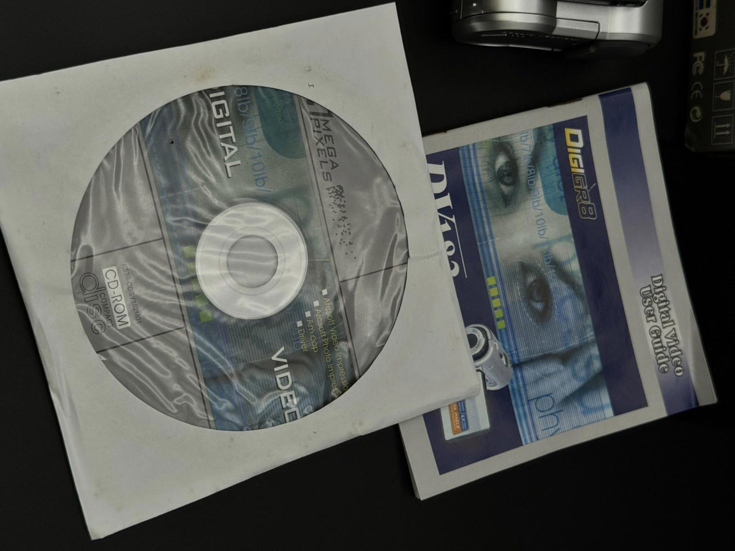 Boxded & Working Digigr8 DV182 Silver Compact Digital Video Camera + Batteries