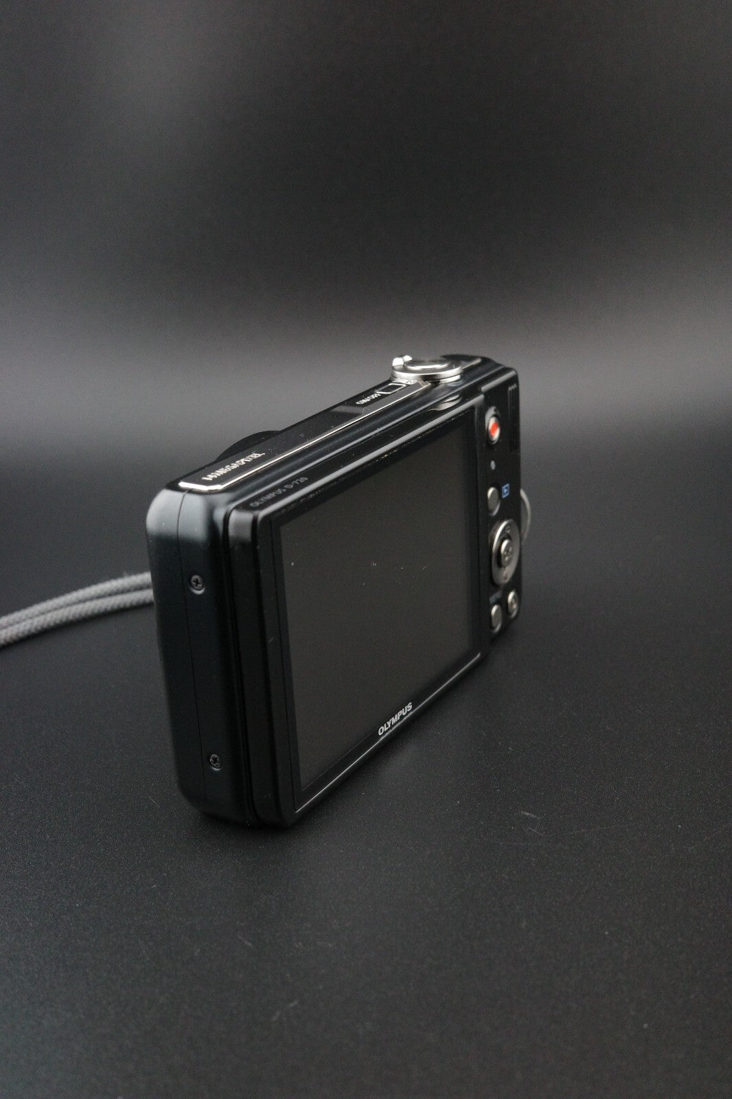 Olympus D-720 14MP 10x Zoom Digital Camera + New Battery & Charger - Working