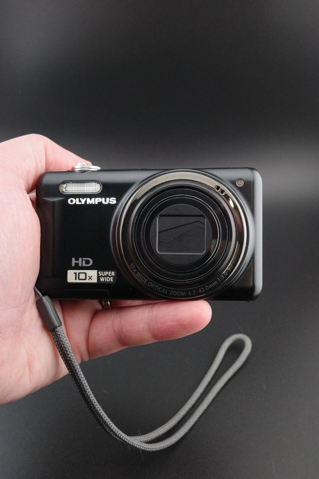 Olympus D-720 14MP 10x Zoom Digital Camera + New Battery & Charger - Working