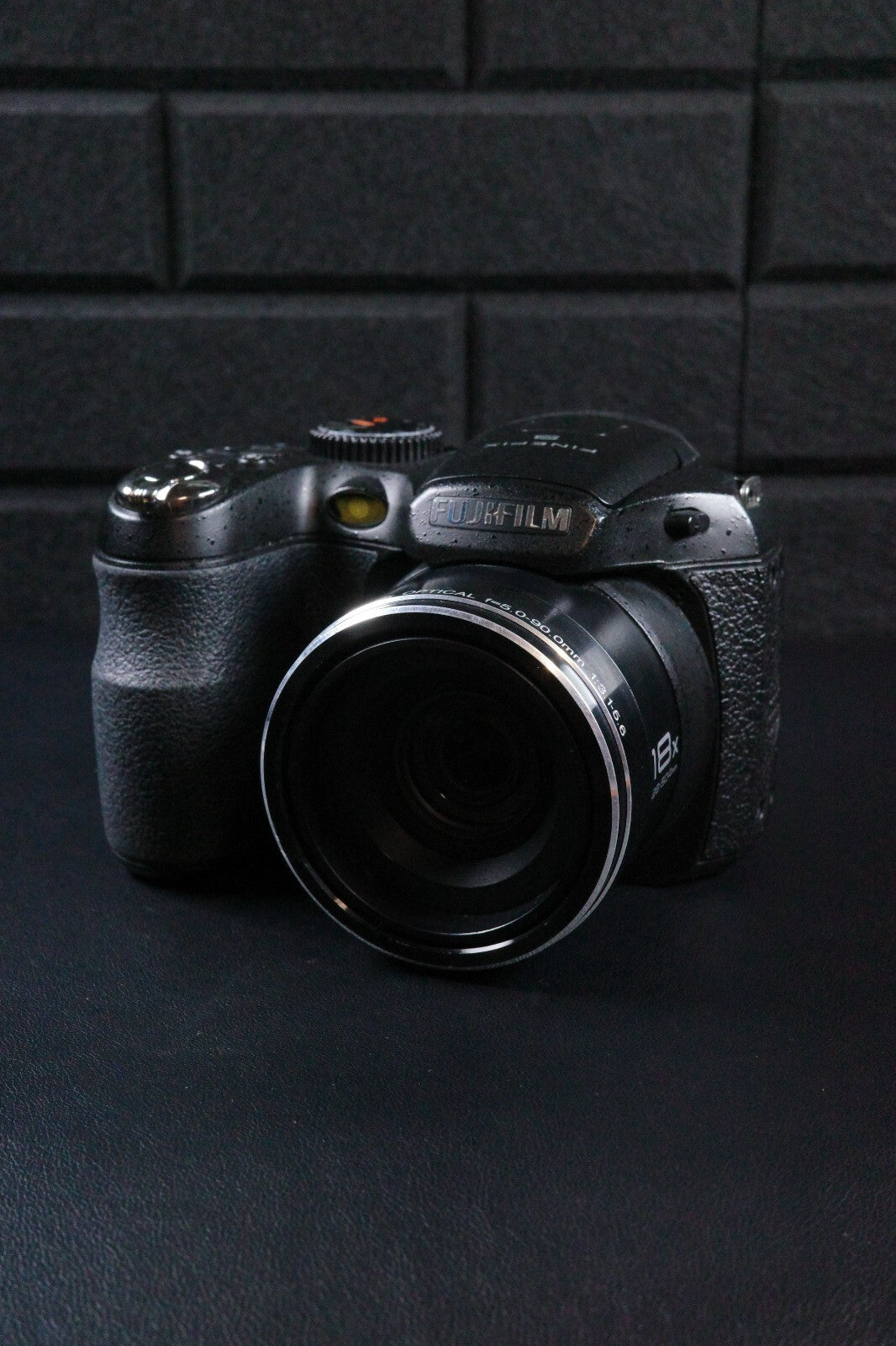 Fujifilm FinePix S2950 14.0MP Digital Camera + Batteries - Tested & Working