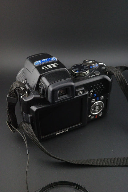 Olympus SP-565UZ 10MP CCD 20x Zoom Digital Camera + Batteries Tested & Working