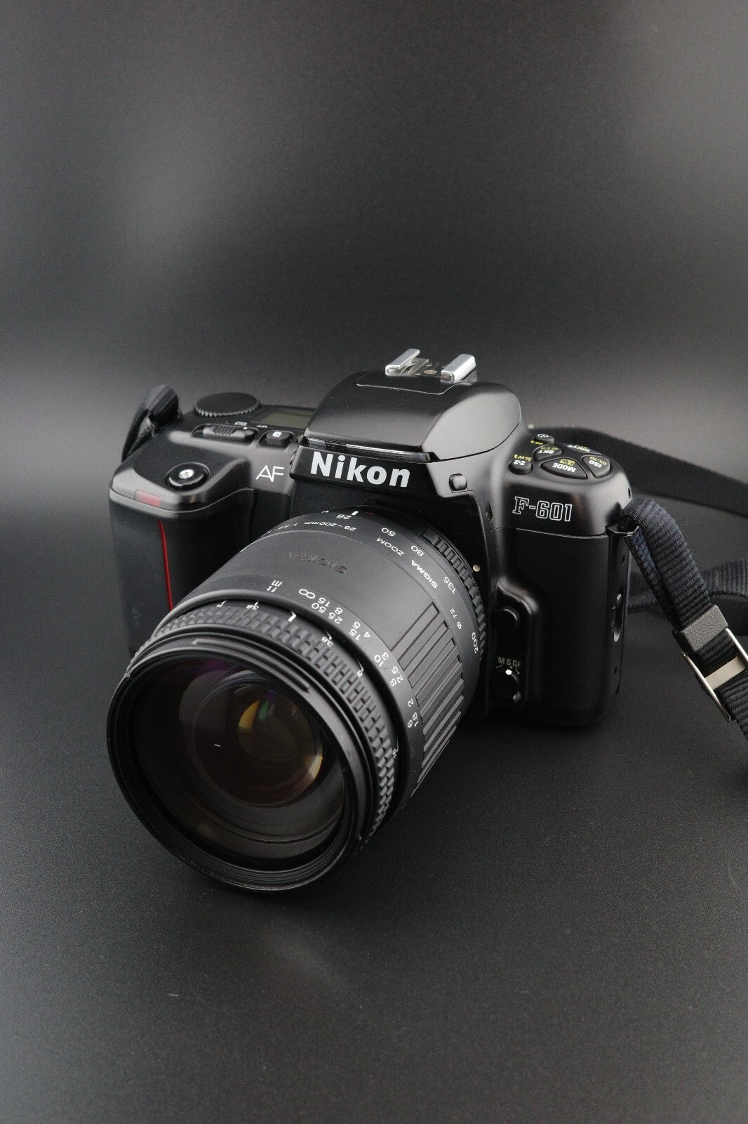 Nikon F-601 35mm SLR Film Camera + Sigma 28-200mm Lens - Film Tested & Working