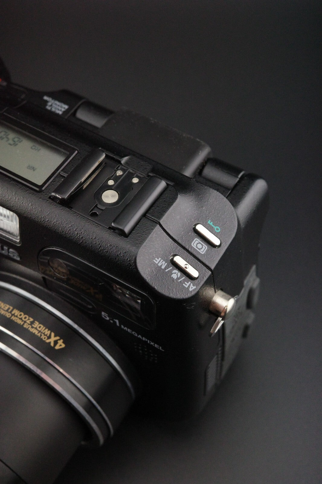 Olympus Camedia C-5060 Digital Camera 5.1MP + Card, Battery + Charger - Working
