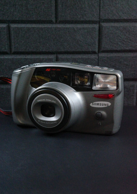 Samsung AF Zoom 105S Vintage 1990's 35mm Point & Shoot Film Camera - Working