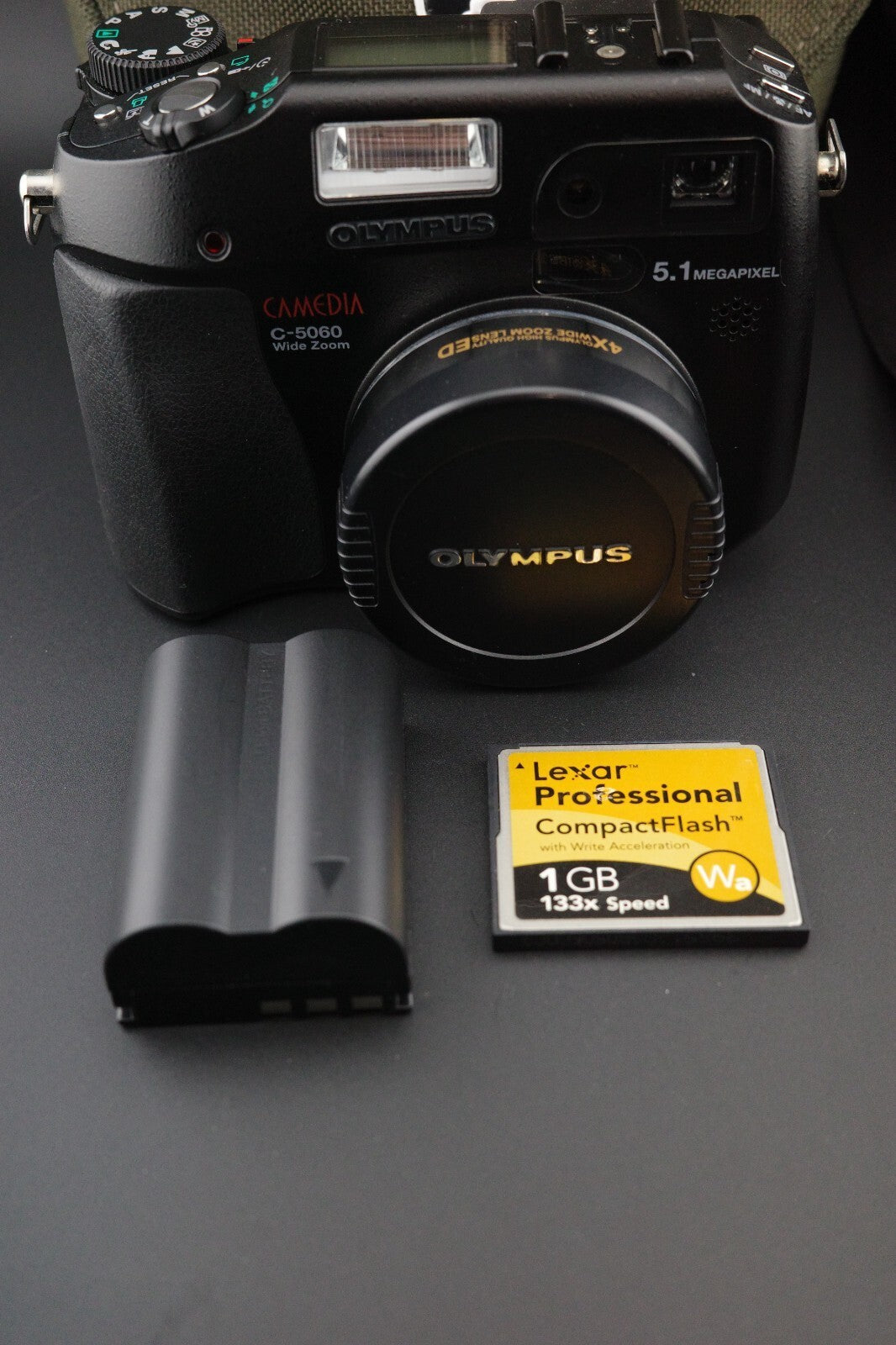 Olympus Digital Camera C-5060 Wide Zoom Flip Screen 5.1MP, Battery, Card & Bag