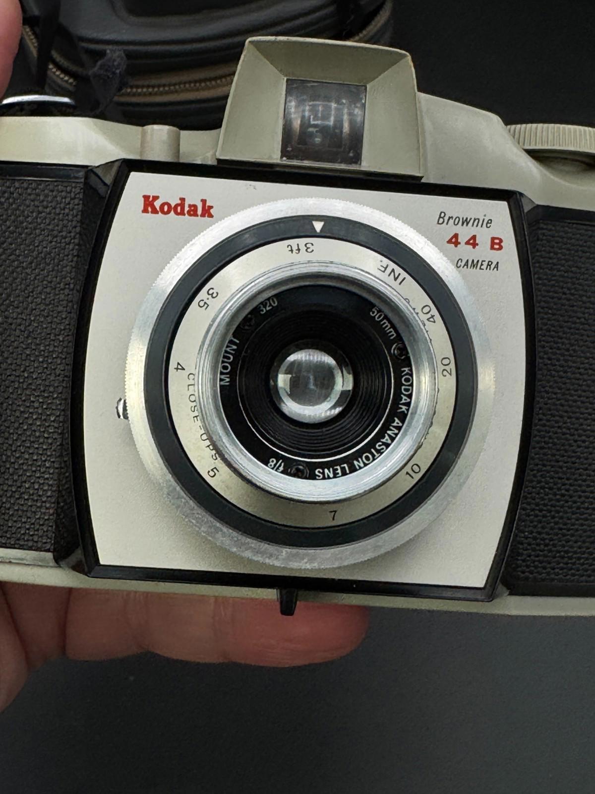 Kodak Brownie 44A 127 Vintage 1960's Film Camera & Case  - Faulty (D279)