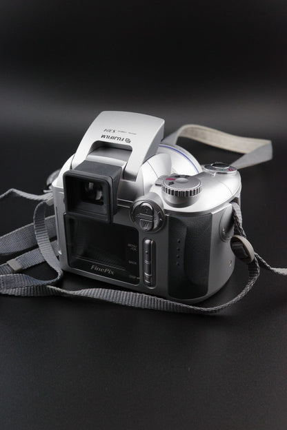 Fujifilm Finepix S304 3.2mp Digital Zoom Camera + XD Card & Batteries - Working