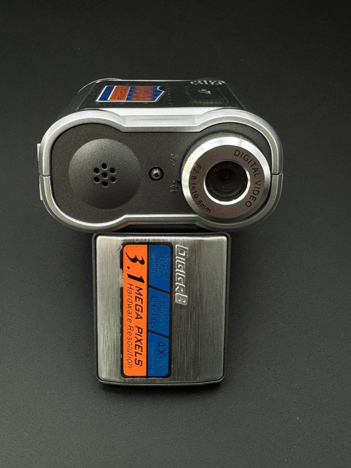 Boxded & Working Digigr8 DV182 Silver Compact Digital Video Camera + Batteries