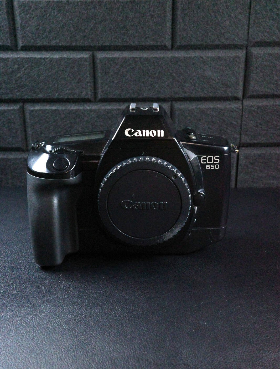 Canon EOS 650 Vintage 1980's 35mm SLR Film Camera Body Only - Tested & Working
