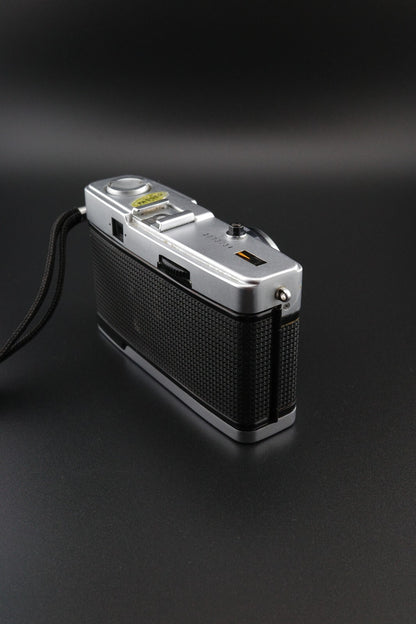 Olympus Trip 35 Vintage 35mm Film Camera - Winds, Fires With Faulty Light Meter