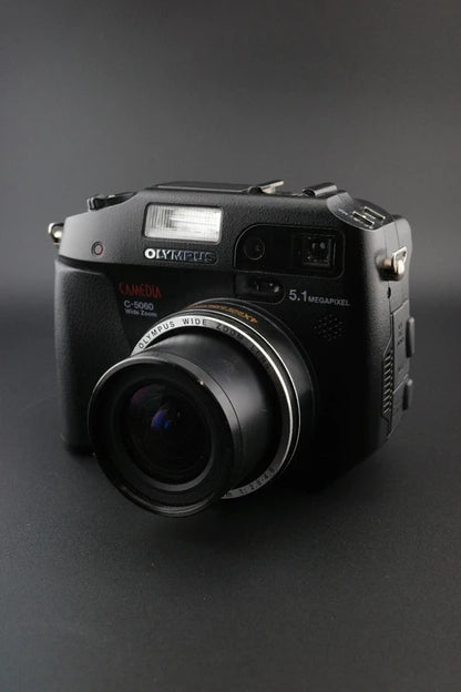 Olympus Camedia C5060 5.1MP Digital Camera + 2GB Lexar Pro CF Card & New Battery