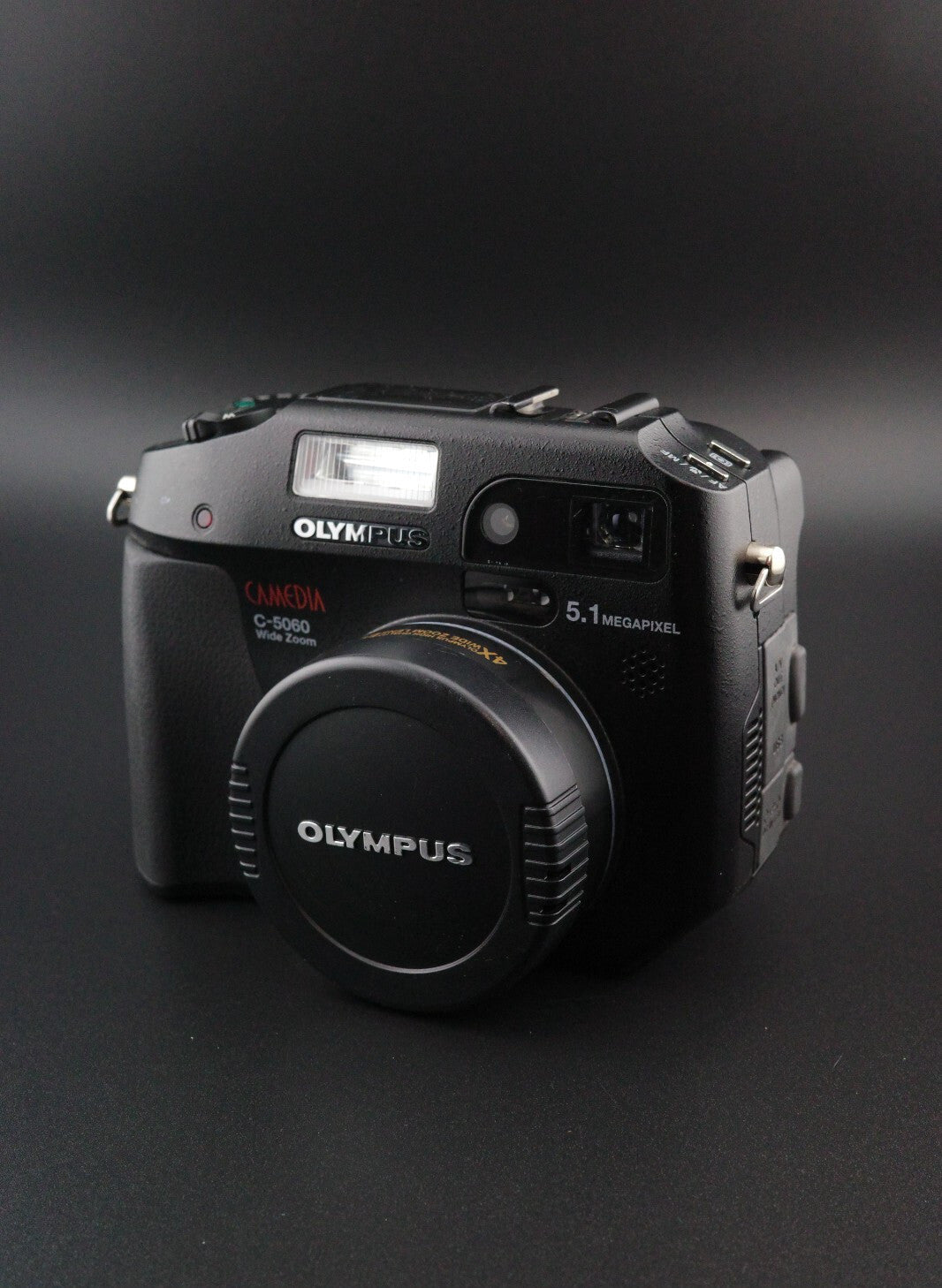 Olympus Camedia C-5060 Digital Camera 5.1MP + Card, Battery + Charger - Working