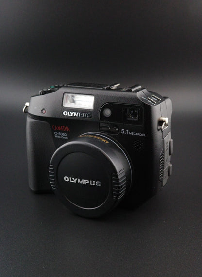 Olympus Camedia C-5060 Digital Camera 5.1MP + Card, Battery + Charger - Working