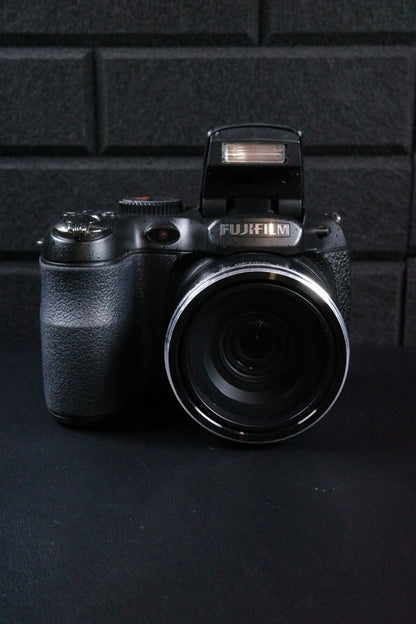 Fujifilm FinePix S2950 14.0MP Digital Camera + Batteries - Tested & Working
