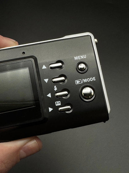 Vivitar Vivicam 3188 3.1MP Compact Digital Camera + Batteries - Boxed & Working