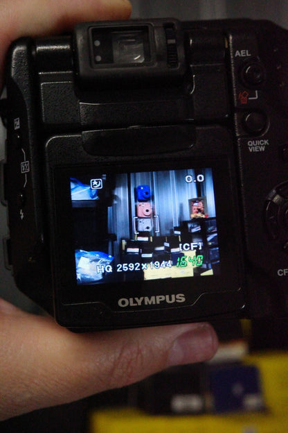 Olympus Camedia C-5060 Digital Camera 5.1MP + Card, Battery + Charger - Working