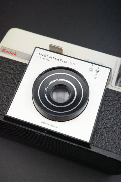 Vintage 1960's Kodak Instamatic 25 Retro 126 Film Camera +  Case & Instructions