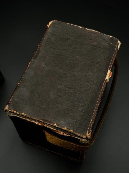 Working Kodak Brownie Six-20 Model D Vintage Film Camera with Case