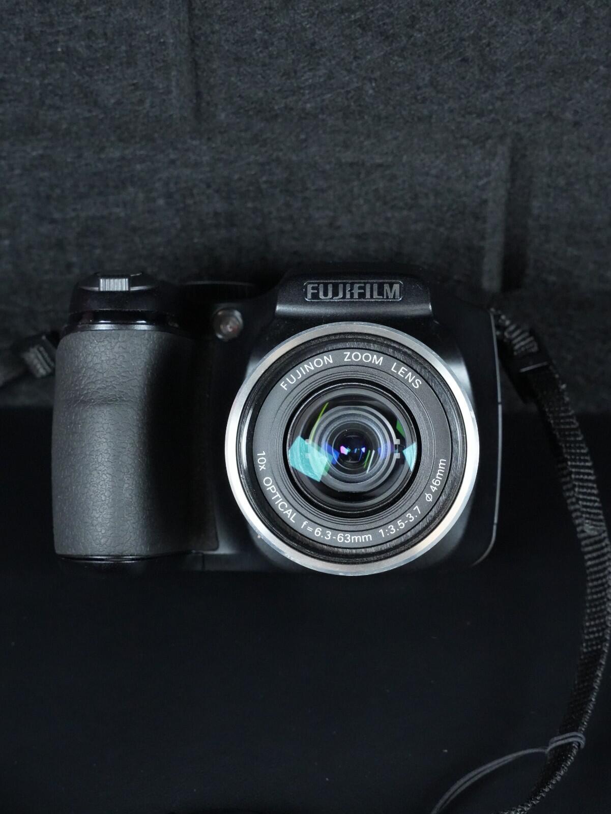 Fujifilm FinePix S5700 7.1MP Digital Bridge Camera 10x Zoom + 32MB Card Working