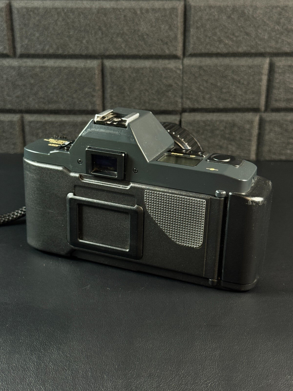 Canon T70 1980's 35mm SLR Film Camera + FD 35-70mm Zoom Lens - Tested & Working