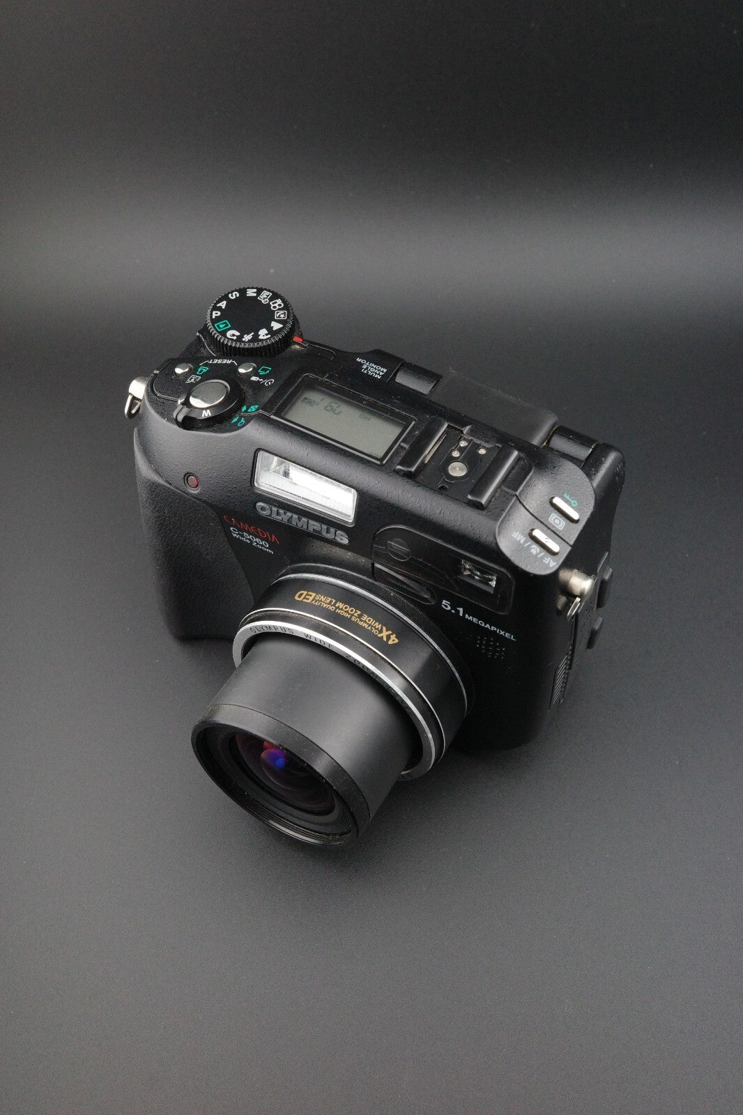 Olympus C-5060 Wide Zoom 5.1MP Digital Camera, 1GB Lexar CF Card & Bag - Working
