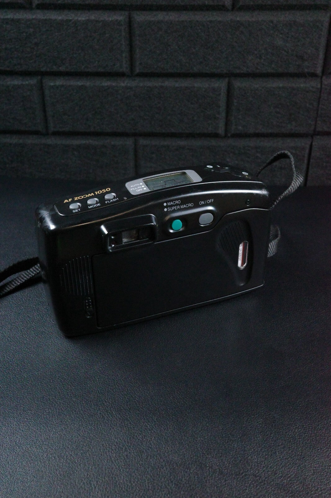 Samsung AF Zoom 1050 Vintage 1990's 35mm Film Camera, Case + Batteries - Working