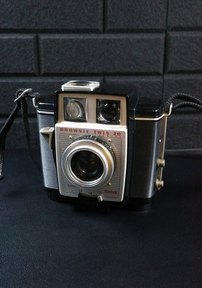Working Kodak Brownie Twin 20 Vintage 1960's 620 Film Camera & Instructions