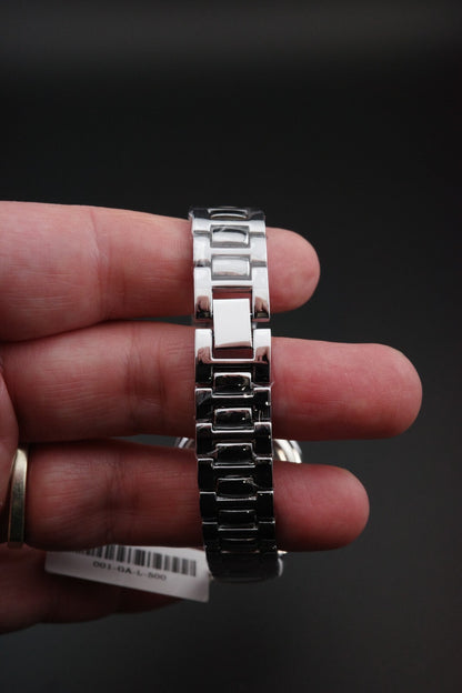 New Boxed Invicta Wildflower 001-GA-L-500 Ladies 32mm Silver Tone Bracelet Watch