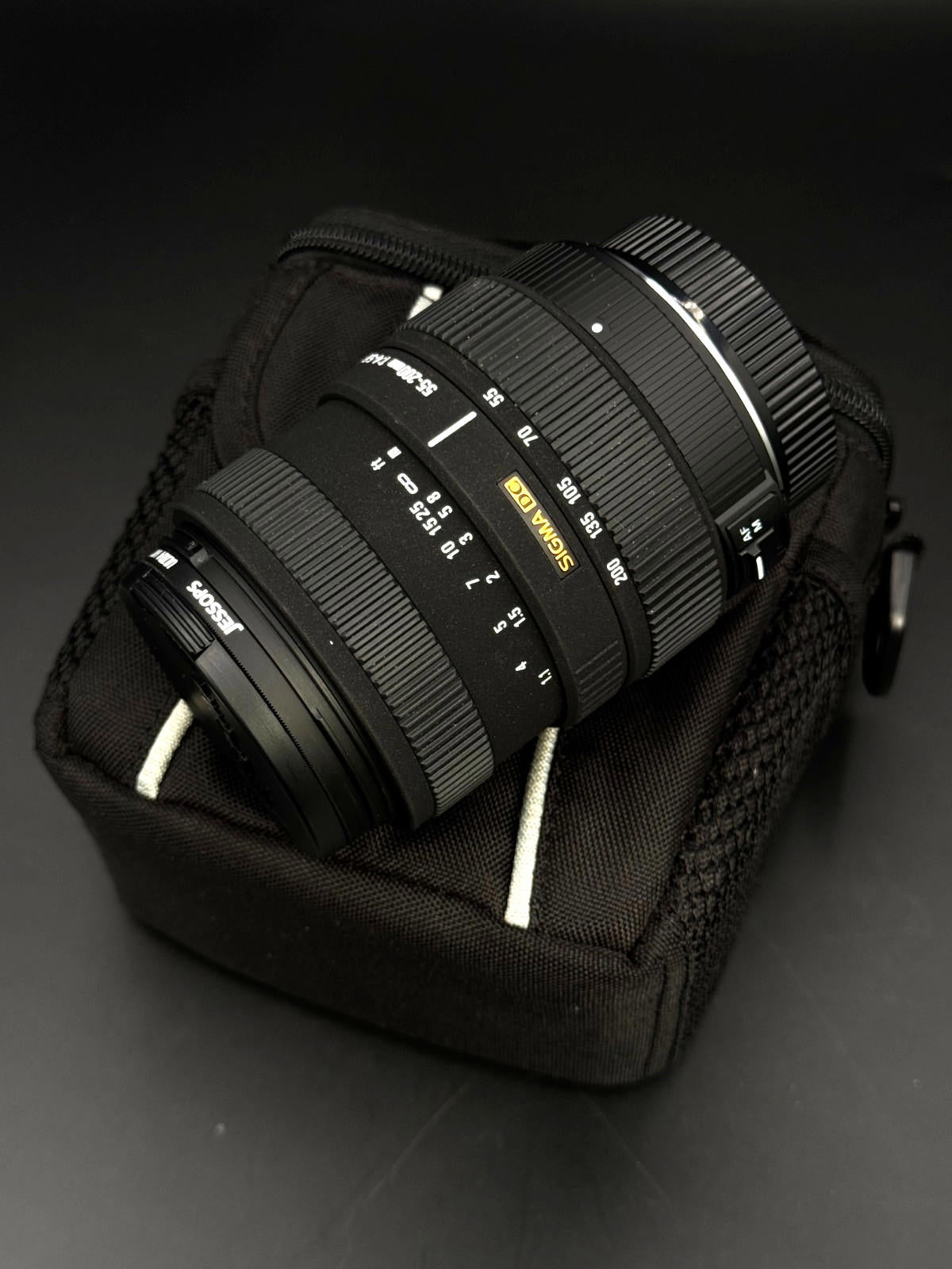 Sigma DC 55-200mm Telephoto Lens F/4.0-5.6 Nikon HSM - Near Mint Working (C307)