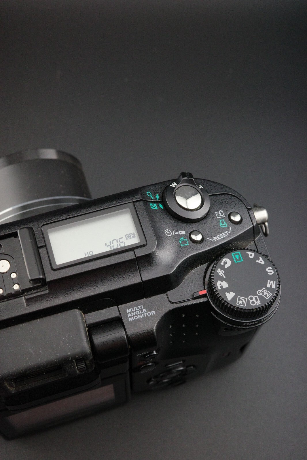 Olympus C-5060 Wide Zoom 5.1MP Camera + 512MB CF Card, New Battery and Bag