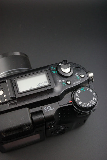 Olympus C-5060 Wide Zoom 5.1MP Camera + 512MB CF Card, New Battery and Bag
