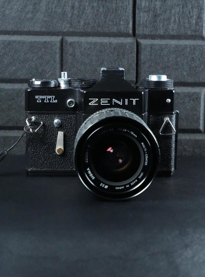 Zenit TTL Vintage 1980's 35mm Film Camera + Sigma 28-70mm (Faulty Light Meter)