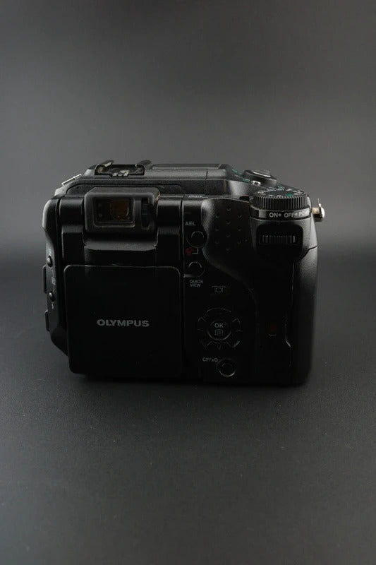 Olympus Camedia C5060 5.1MP Digital Camera + 2GB Lexar Pro CF Card & New Battery