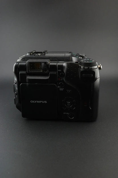 Olympus Camedia C5060 5.1MP Digital Camera + 2GB Lexar Pro CF Card & New Battery