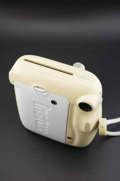 Working Fujifilm Instax Mini 11 White Instant Camera + Batteries - Read Details