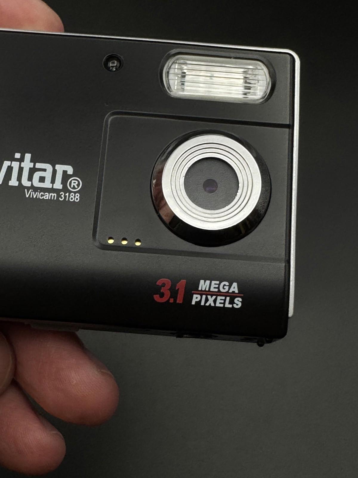 Fully Working Vivitar 3.1 Mega Pixels Compact Digital Camera + Case & Batteries