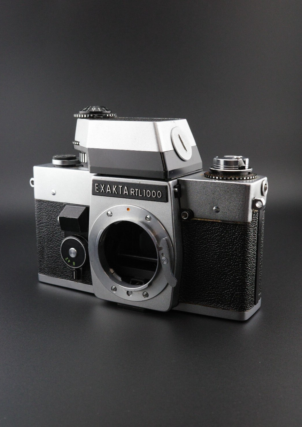Exakta RTL 1000 35mm Vintage Camera, TTL Penta Prism - Body Only - Untested