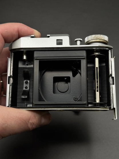 Working Bencini Comet 44 Medium Format 6x4.5 Vintage 127 Film Vintage Camera