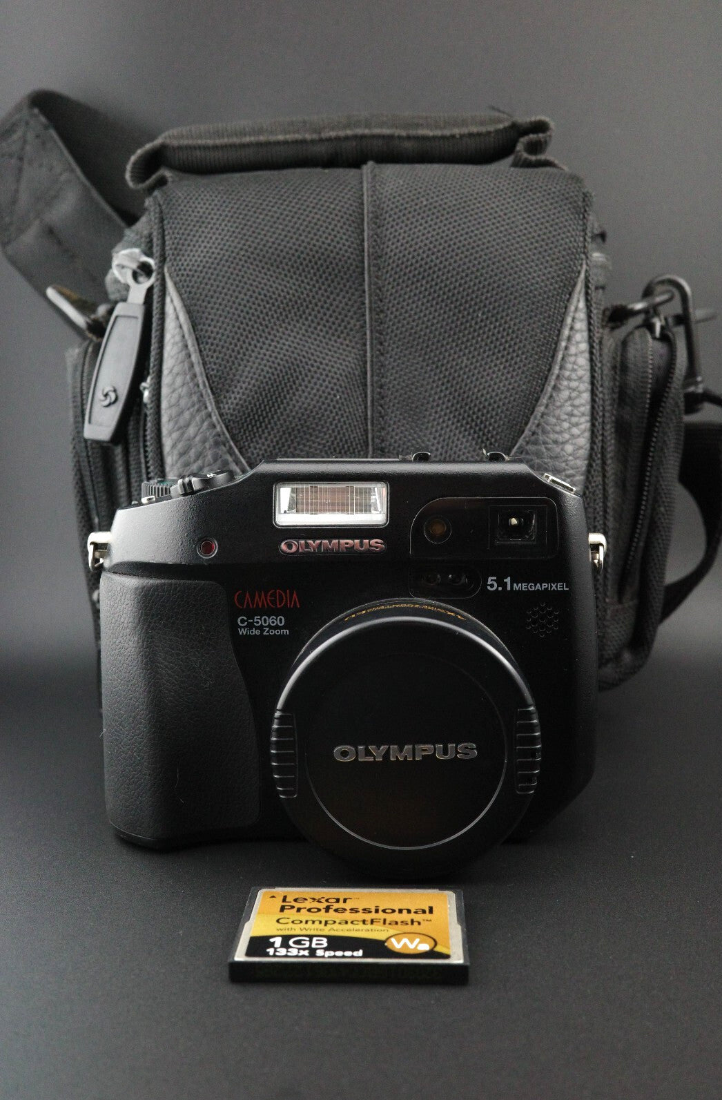 Olympus C-5060 Wide Zoom 5.1MP Digital Camera, 1GB Lexar CF Card & Bag - Working