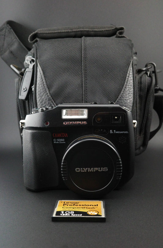 Olympus C-5060 Wide Zoom 5.1MP Digital Camera, 1GB Lexar CF Card & Bag - Working